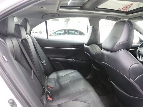 Used 2020 Toyota Camry XLE FWD image 20