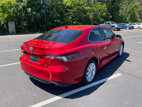 Used 2024 Toyota Camry LE FWD image 17