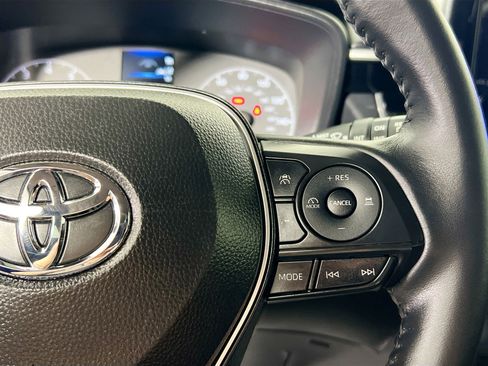 Used 2025 Toyota Corolla Cross LE image 19