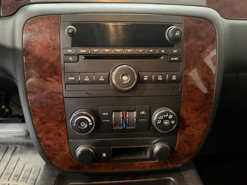 Used 2011 Chevrolet Suburban LS RWD image 10