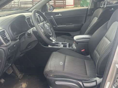 Used 2019 Kia Sportage LX image 2