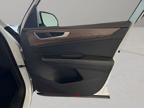 Used 2025 Volkswagen Atlas SE image 40