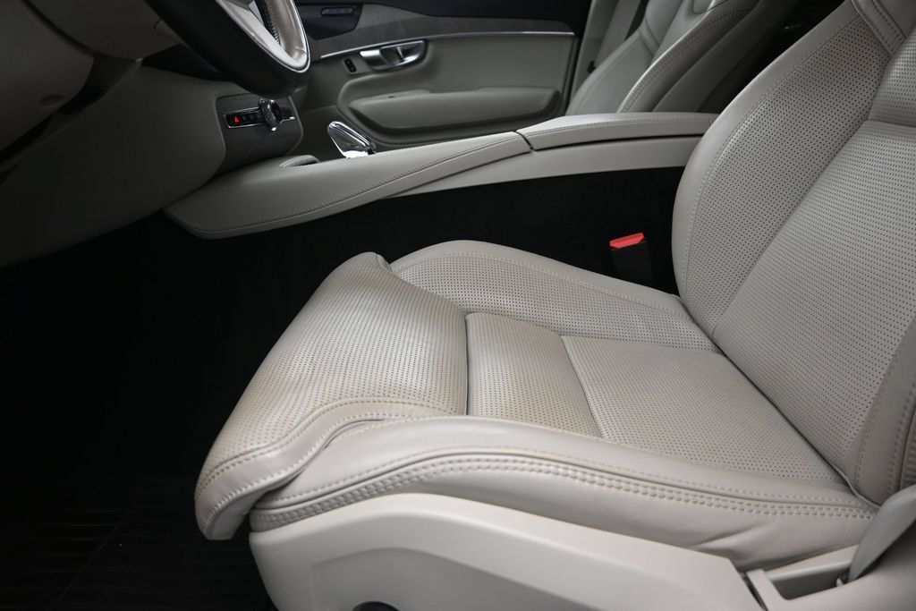 Used 2023 Volvo XC90 B6 Ultimate w/ Protection Package Premier AWD/4WD image 13