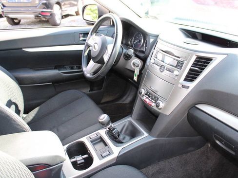 Used 2011 Subaru Outback 2.5i Premium w/ All-Weather Pkg AWD/4WD image 12