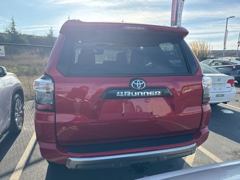 Certified 2024 Toyota 4Runner TRD Off-Road image 4