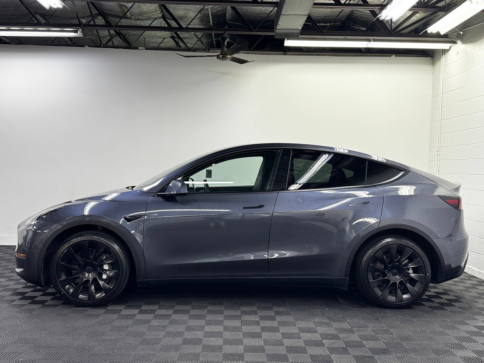 Used 2022 Tesla Model Y Long Range AWD/4WD image 3