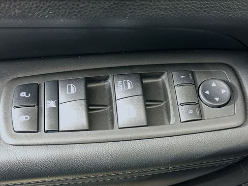 Used 2022 Jeep Grand Cherokee Limited image 15