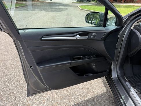 Used 2019 Ford Fusion Titanium FWD image 10