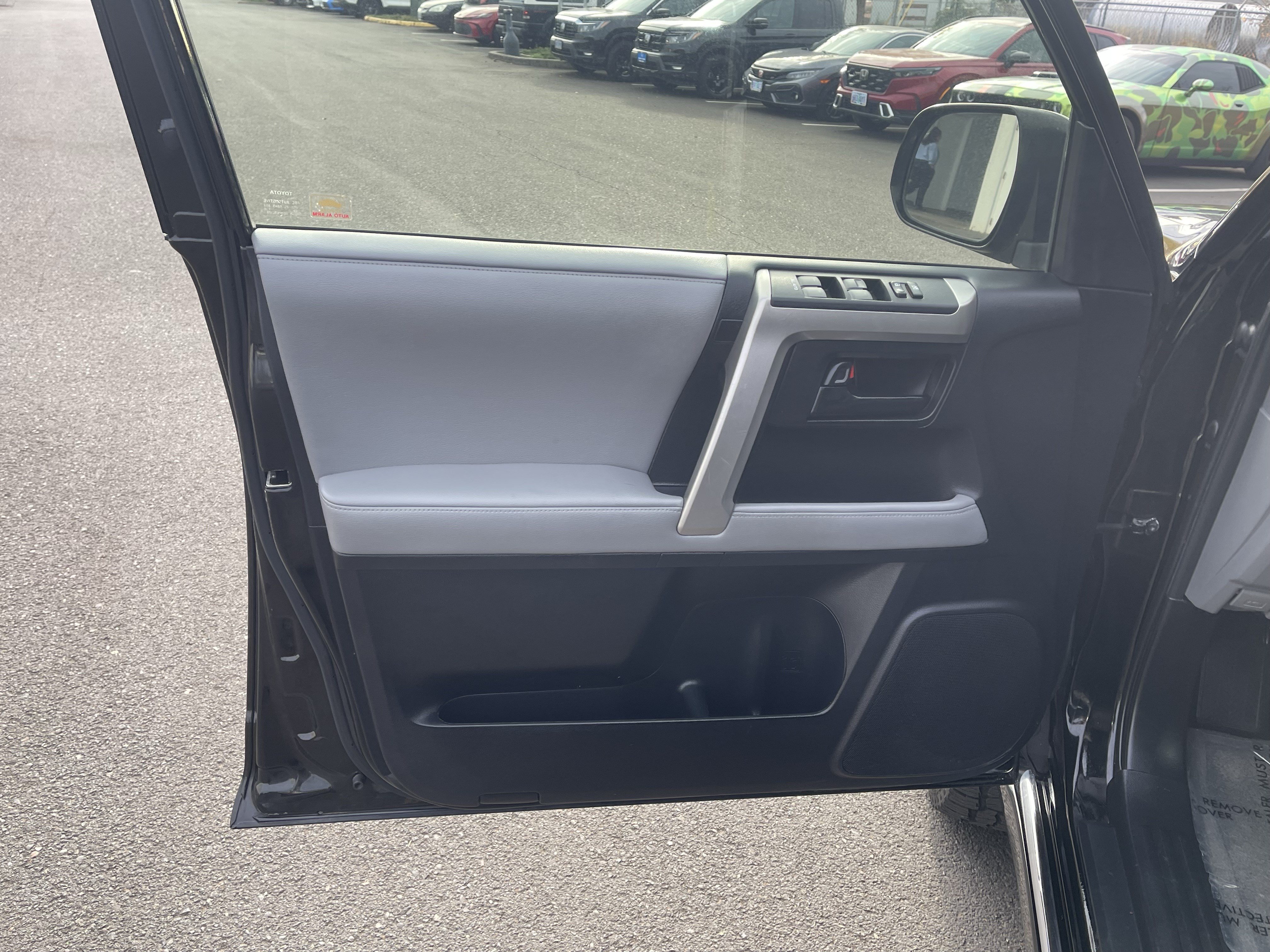 Used 2013 Toyota 4Runner SR5 w/ Convenience Pkg AWD/4WD image 17