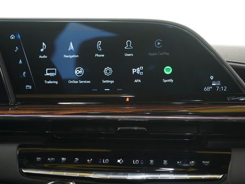 Used 2024 Cadillac Escalade Premium Luxury w/ Performance Package image 19