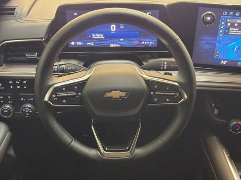 Used 2025 Chevrolet Suburban Premier image 17