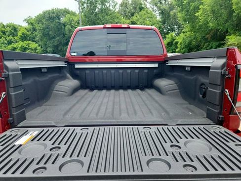 Used 2024 Nissan Frontier SL RWD image 29