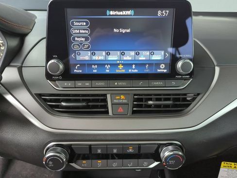 Used 2025 Nissan Altima 2.5 SR FWD image 23