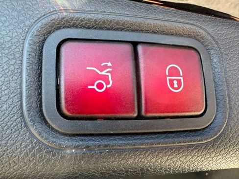 Used 2017 Mercedes-Benz E 300 4MATIC image 11