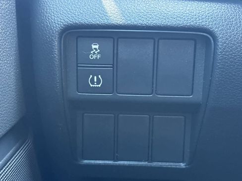 Used 2017 Honda CR-V LX image 29