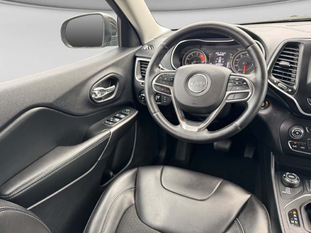 Used 2019 Jeep Cherokee Latitude Plus w/ Comfort/Convenience Group AWD/4WD image 20