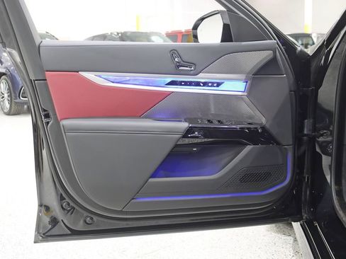 Used 2025 BMW 740i xDrive image 35