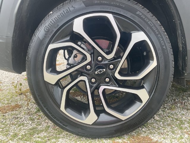 Certified 2025 Chevrolet Trax RS w/ Sunroof Package FWD image 35
