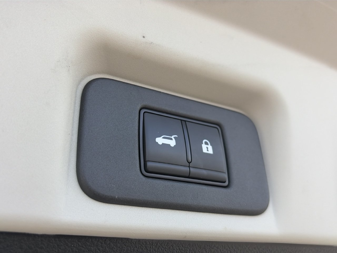 Certified 2024 Nissan Ariya AWD image 11