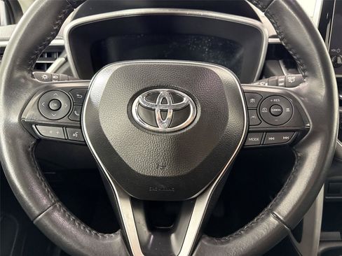 Certified 2025 Toyota Corolla Cross XLE FWD image 17