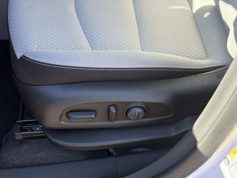 Used 2023 GMC Terrain SLE w/ Driver Convenience Package image 23