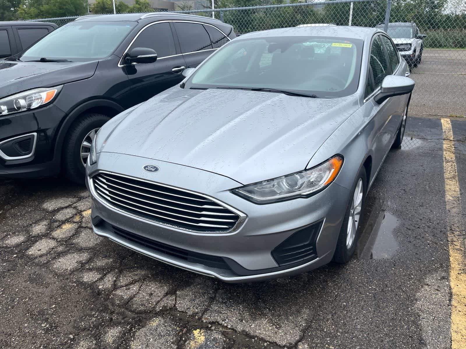 Used 2020 Ford Fusion SE FWD image 4