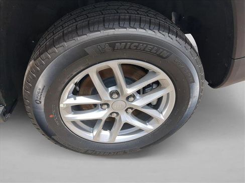 New 2026 Jeep Grand Cherokee L 2WD image 10