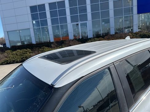 Used 2023 Toyota Highlander XLE image 9