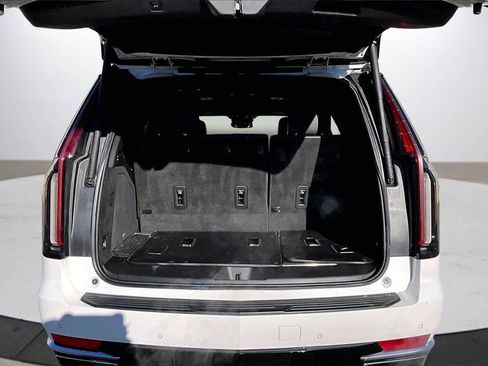 Used 2022 Cadillac Escalade Luxury image 26