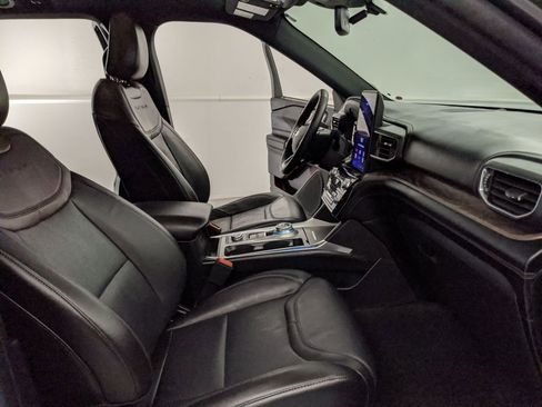 Certified 2023 Ford Explorer Platinum w/ Technology Package image 22