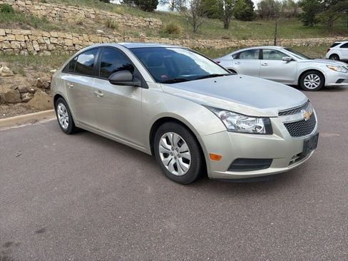 Used 2014 Chevrolet Cruze LS FWD image 1