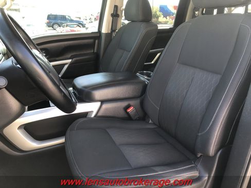 Used 2017 Nissan Titan SV image 12
