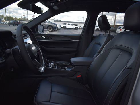 New 2025 Jeep Grand Cherokee Limited w/ Trailer Tow Package image 16