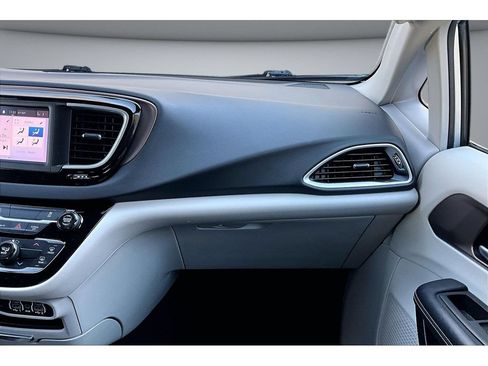Certified 2024 Chrysler Voyager LX FWD image 46