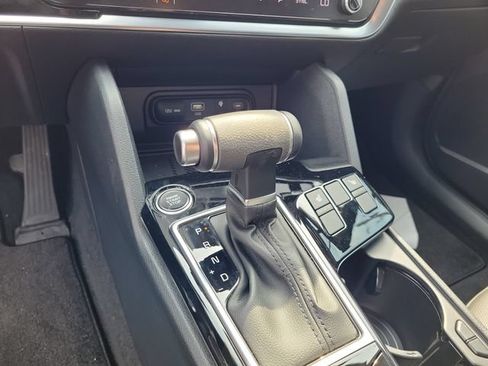 Used 2025 Kia Sportage EX FWD image 32
