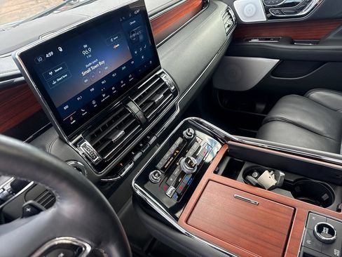 Certified 2023 Lincoln Navigator Reserve AWD/4WD image 17