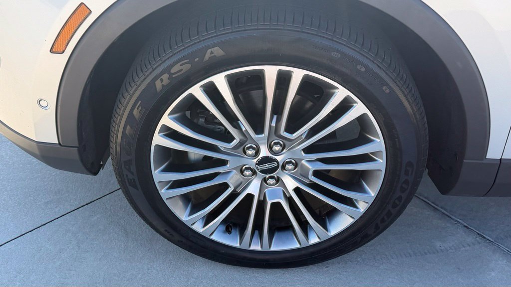 Used 2016 Lincoln MKX Reserve w/ Technology Package AWD/4WD image 10