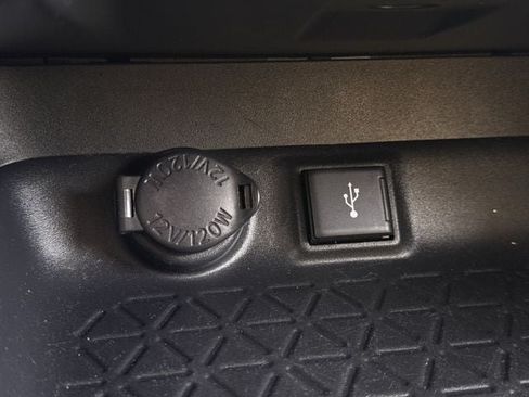 Used 2020 Toyota RAV4 LE FWD image 22