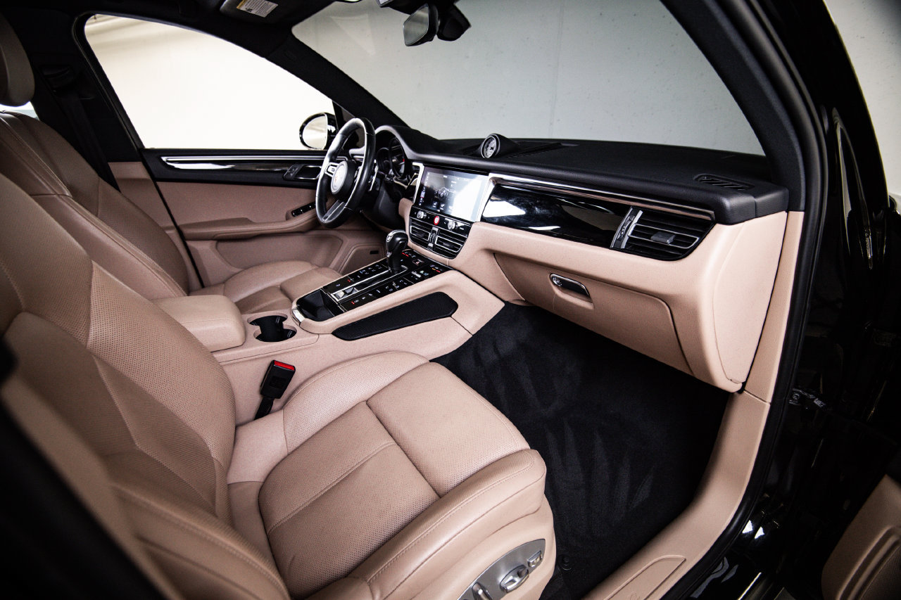 Certified 2024 Porsche Macan AWD/4WD image 28