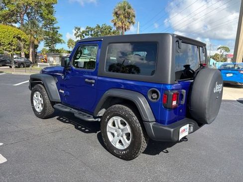 Used 2018 Jeep Wrangler Sport AWD/4WD image 4