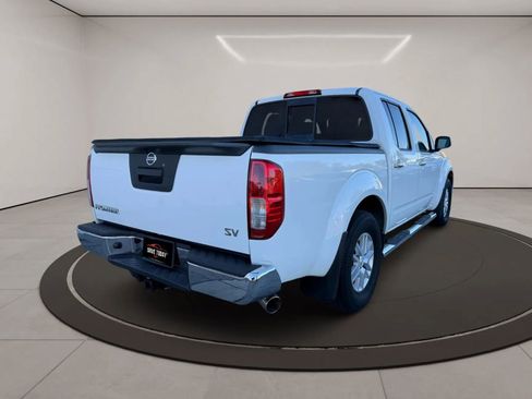 Used 2016 Nissan Frontier SV image 5