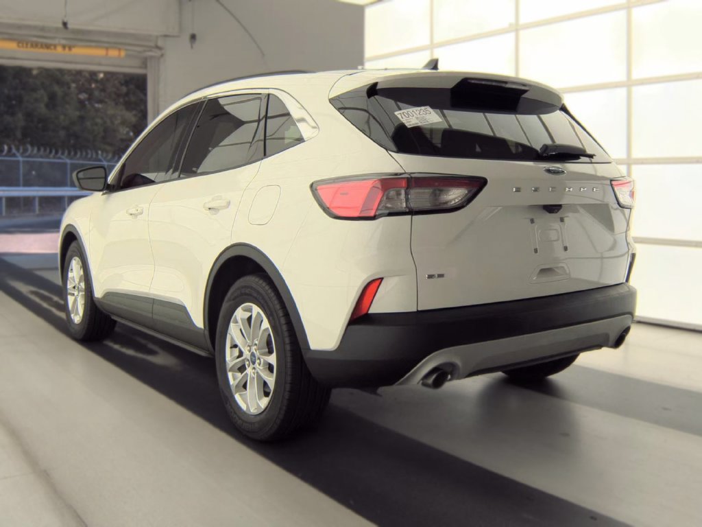 Used 2022 Ford Escape SE w/ Convenience Package FWD image 4