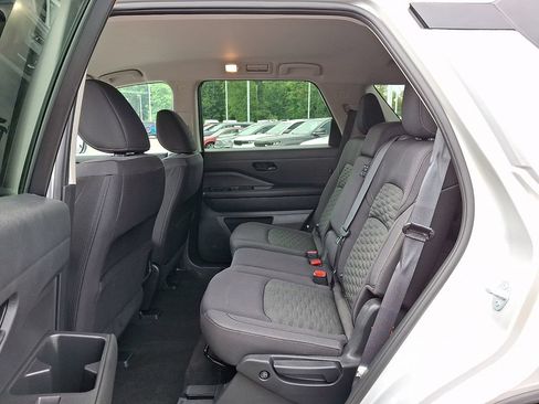 Used 2024 Nissan Pathfinder SV AWD/4WD image 12
