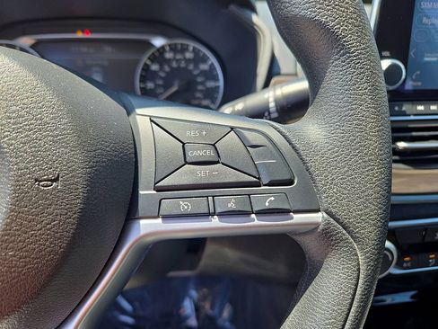 Used 2024 Nissan Altima 2.5 SV FWD image 24