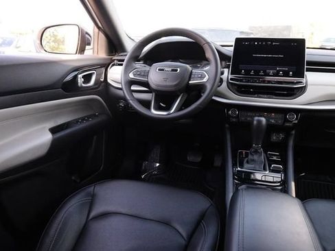 Used 2025 Jeep Compass Limited AWD/4WD image 23