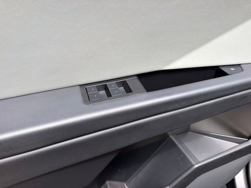 Used 2025 Tesla Cybertruck AWD Crew Cab image 10