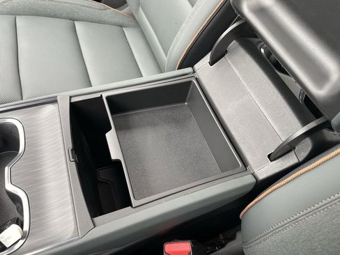 Used 2025 GMC Acadia AT4 w/ Luxury Package image 53