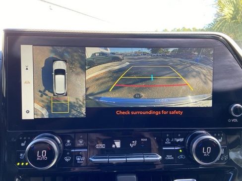 Used 2023 Toyota Highlander Platinum image 24