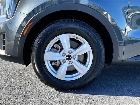 Used 2024 Kia Sorento LX image 8