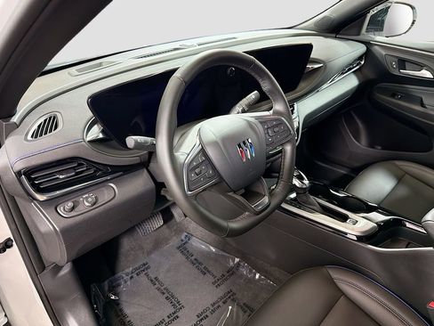 Used 2024 Buick Envista Sport Touring w/ Convenience I Package FWD image 12